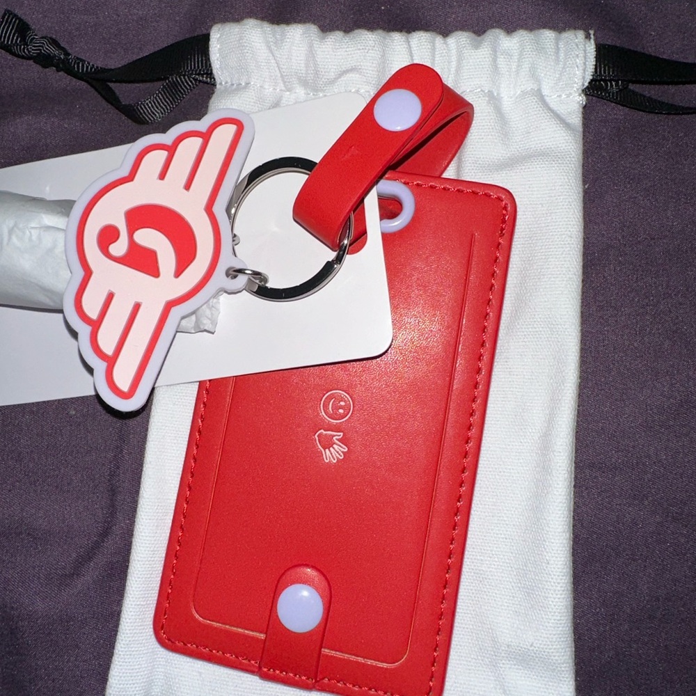 Glossier DC luggage tag
